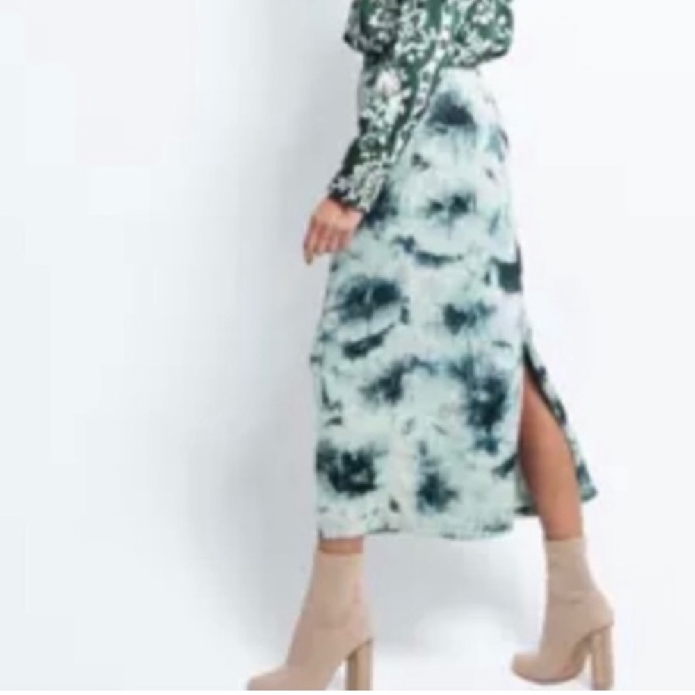 🆕 Zara 100% Viscose Tie dye Midi skirt